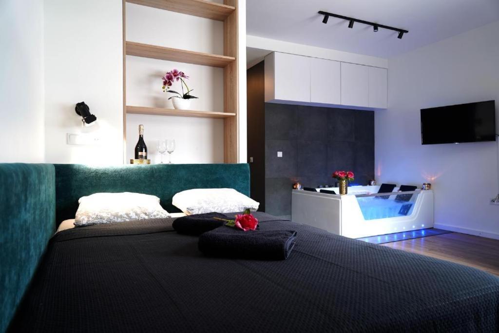 Relax Jacuzzi Apartment クラクフ エクステリア 写真