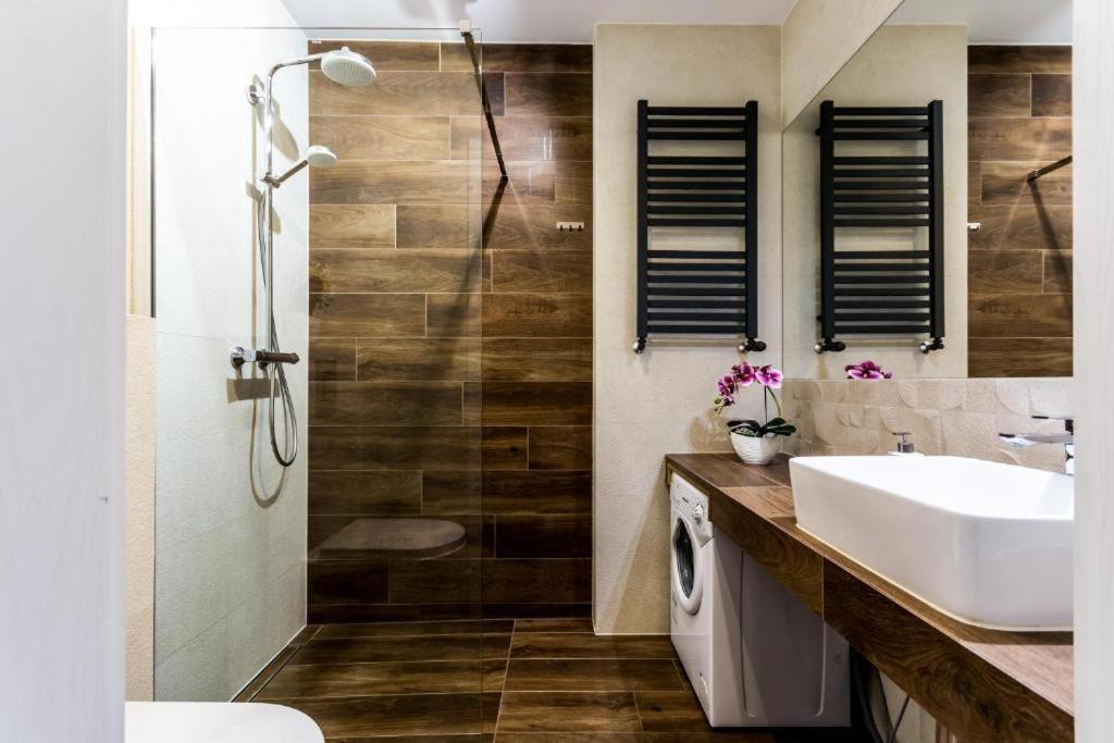 Relax Jacuzzi Apartment クラクフ エクステリア 写真