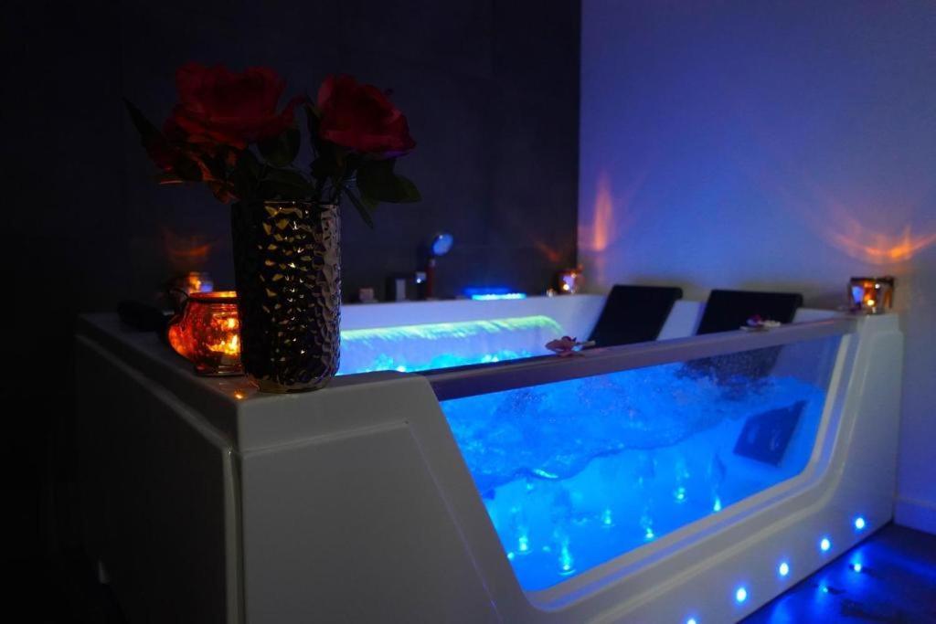 Relax Jacuzzi Apartment クラクフ エクステリア 写真